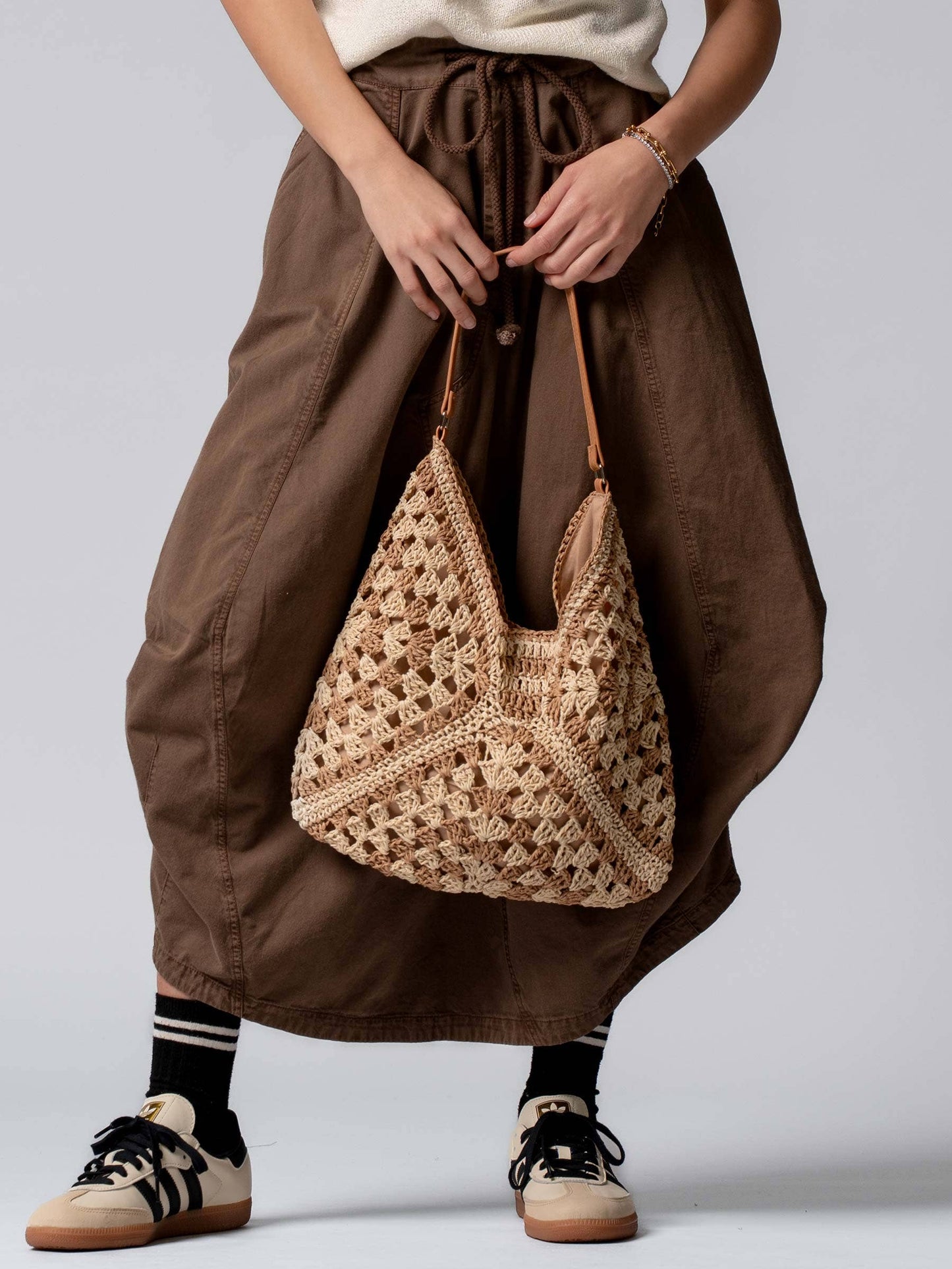 Diamond Pattern Crochet Hobo Bag with Leather Strap: BLACK