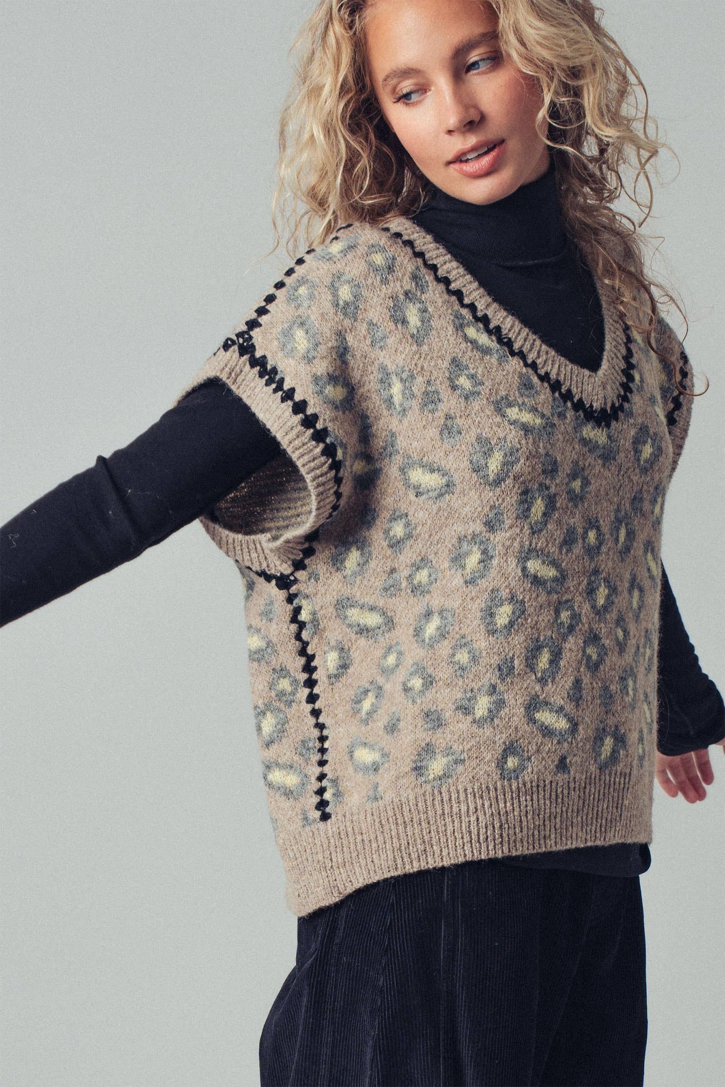 Leopard Crochet Trim Sweater Vest: LEOPARD / SM-ML:3-3