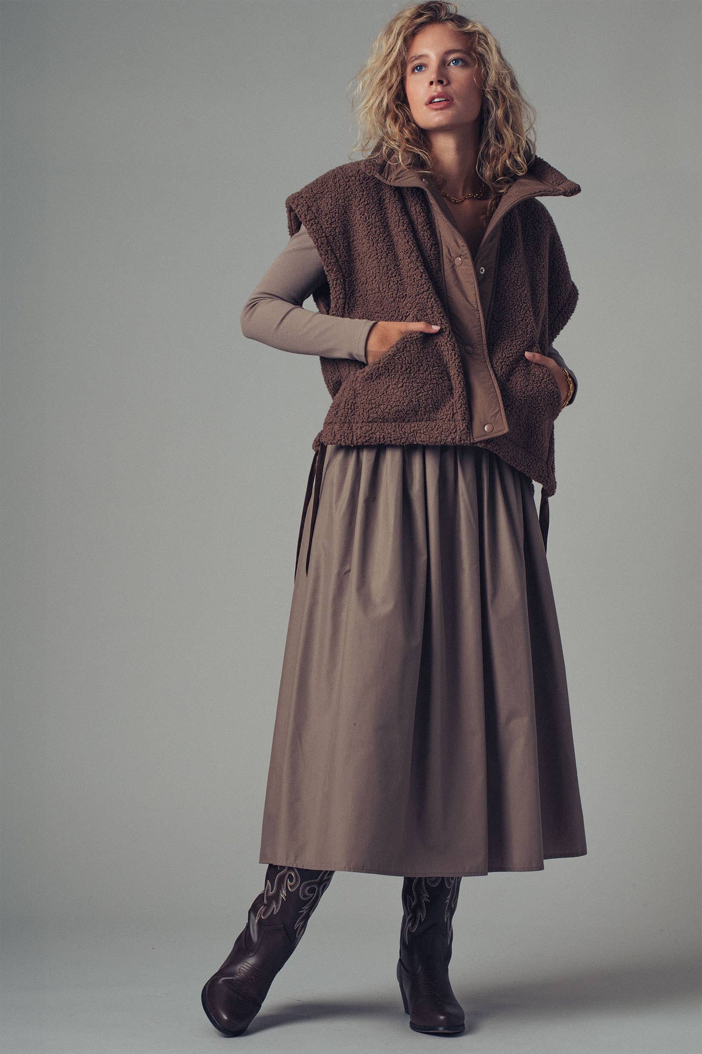 Quilted Collar Boxy Sherpa Vest: BROWN / S-2/M-2/L-2