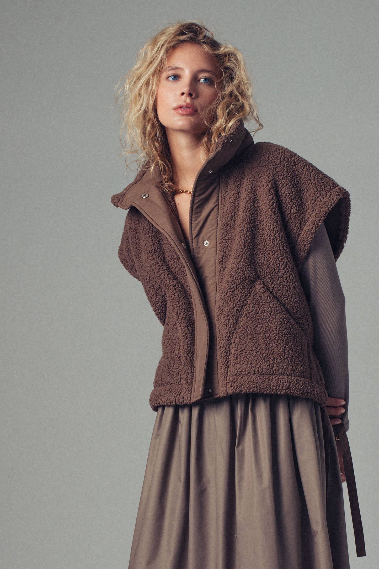 Quilted Collar Boxy Sherpa Vest: IVORY / S-2/M-2/L-2
