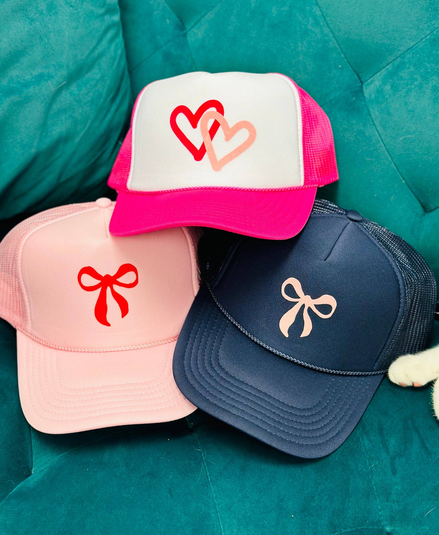 Double Heart White/Pink Trucker