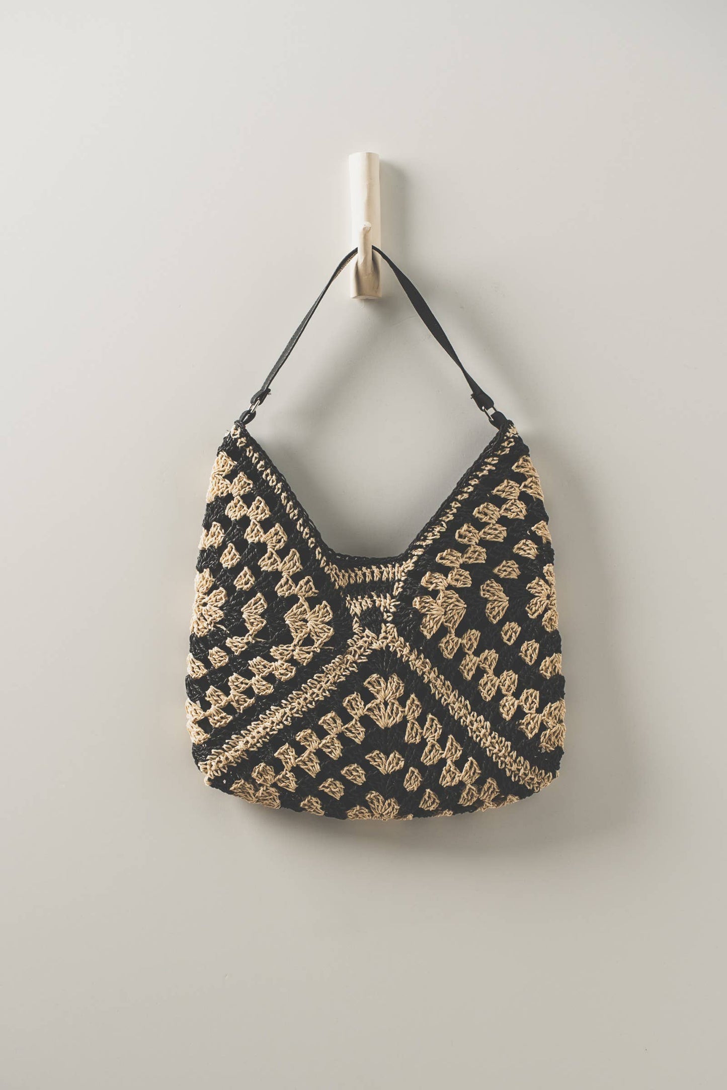 Diamond Pattern Crochet Hobo Bag with Leather Strap: BLACK