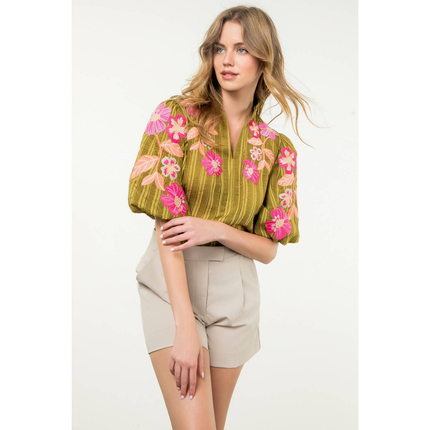 Embroidered Puff Sleeve Textured Top: BLACK