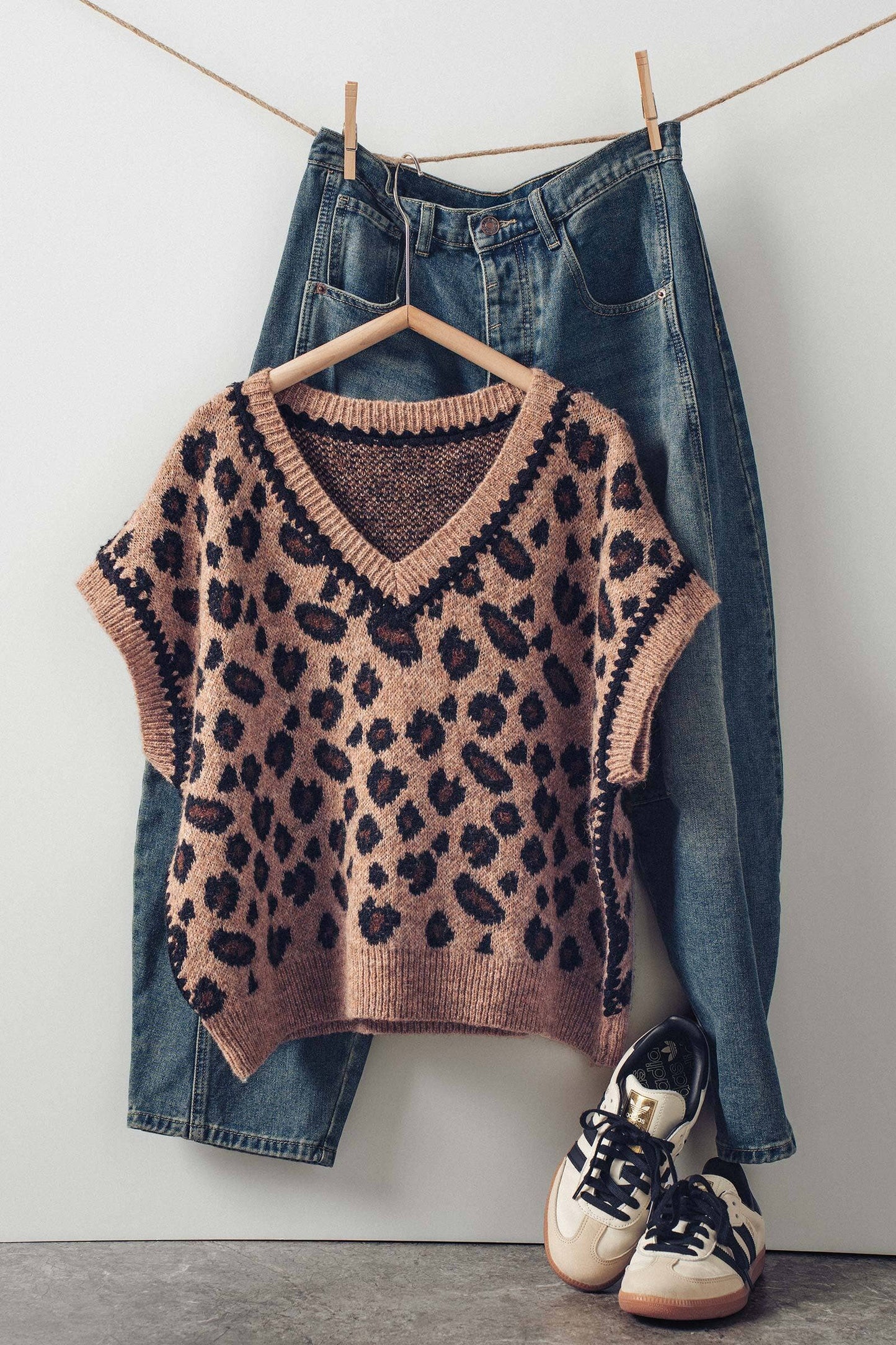 Leopard Crochet Trim Sweater Vest: LEOPARD / SM-ML:3-3