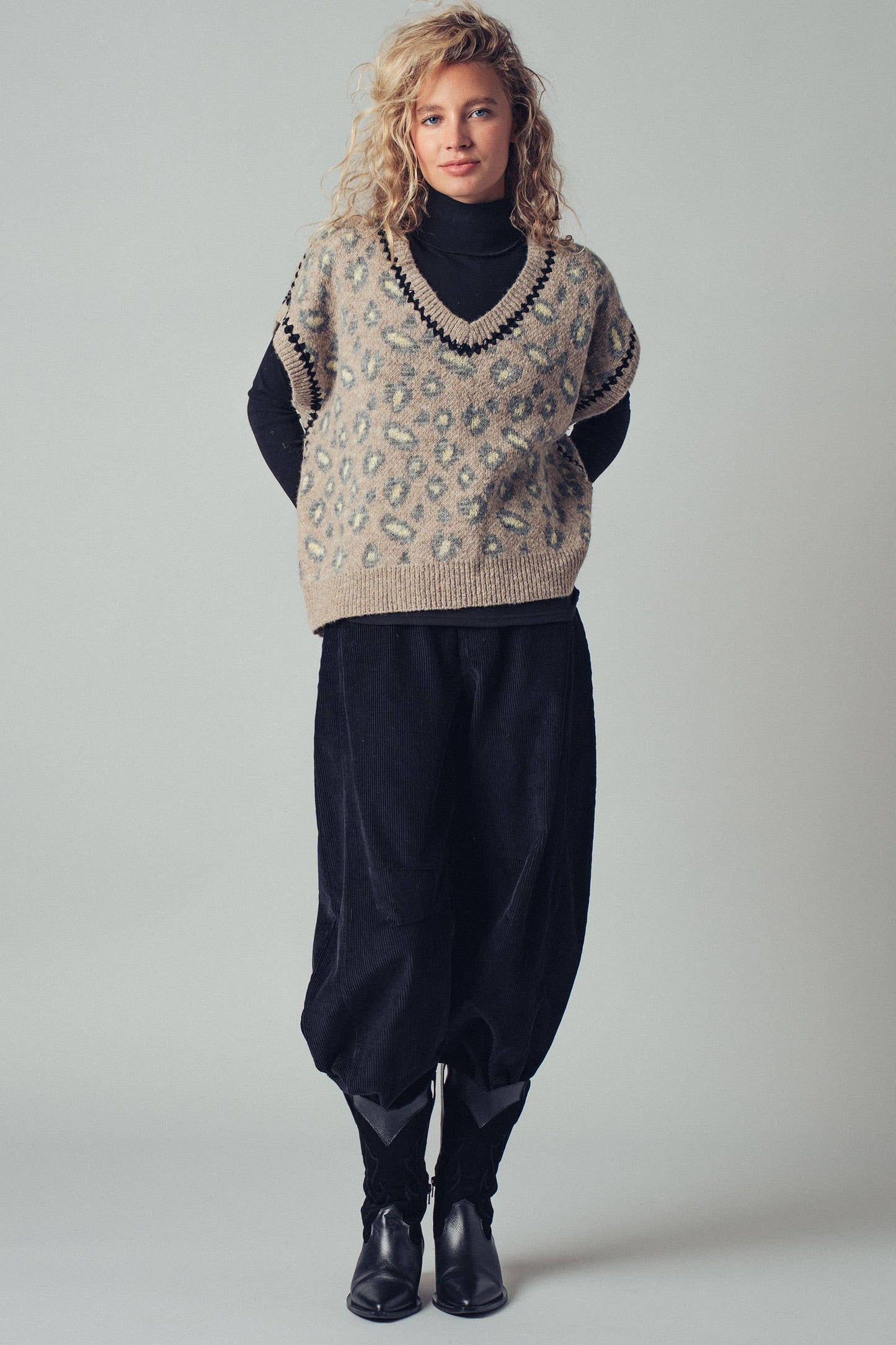 Leopard Crochet Trim Sweater Vest: LEOPARD / SM-ML:3-3