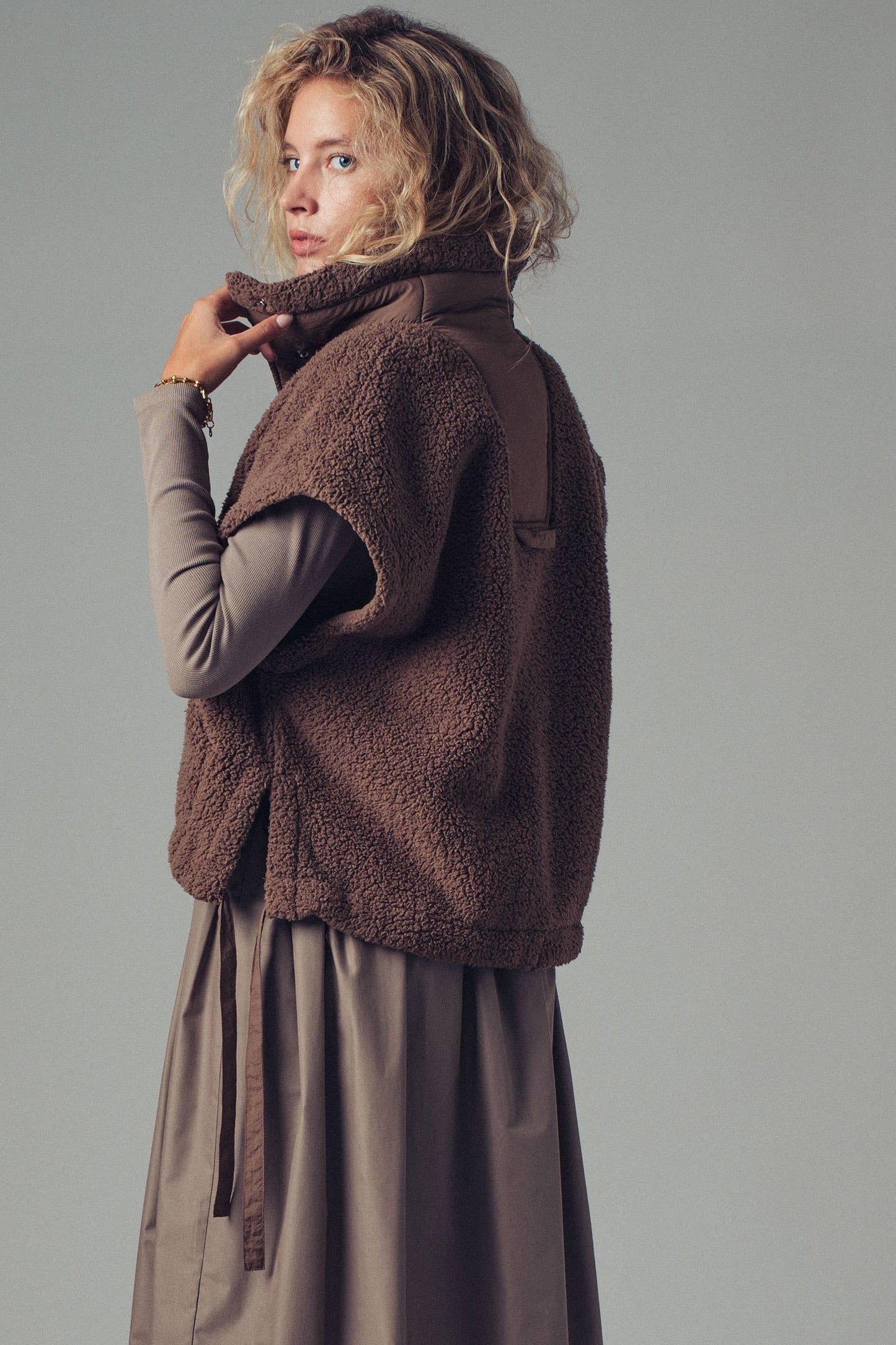 Quilted Collar Boxy Sherpa Vest: IVORY / S-2/M-2/L-2