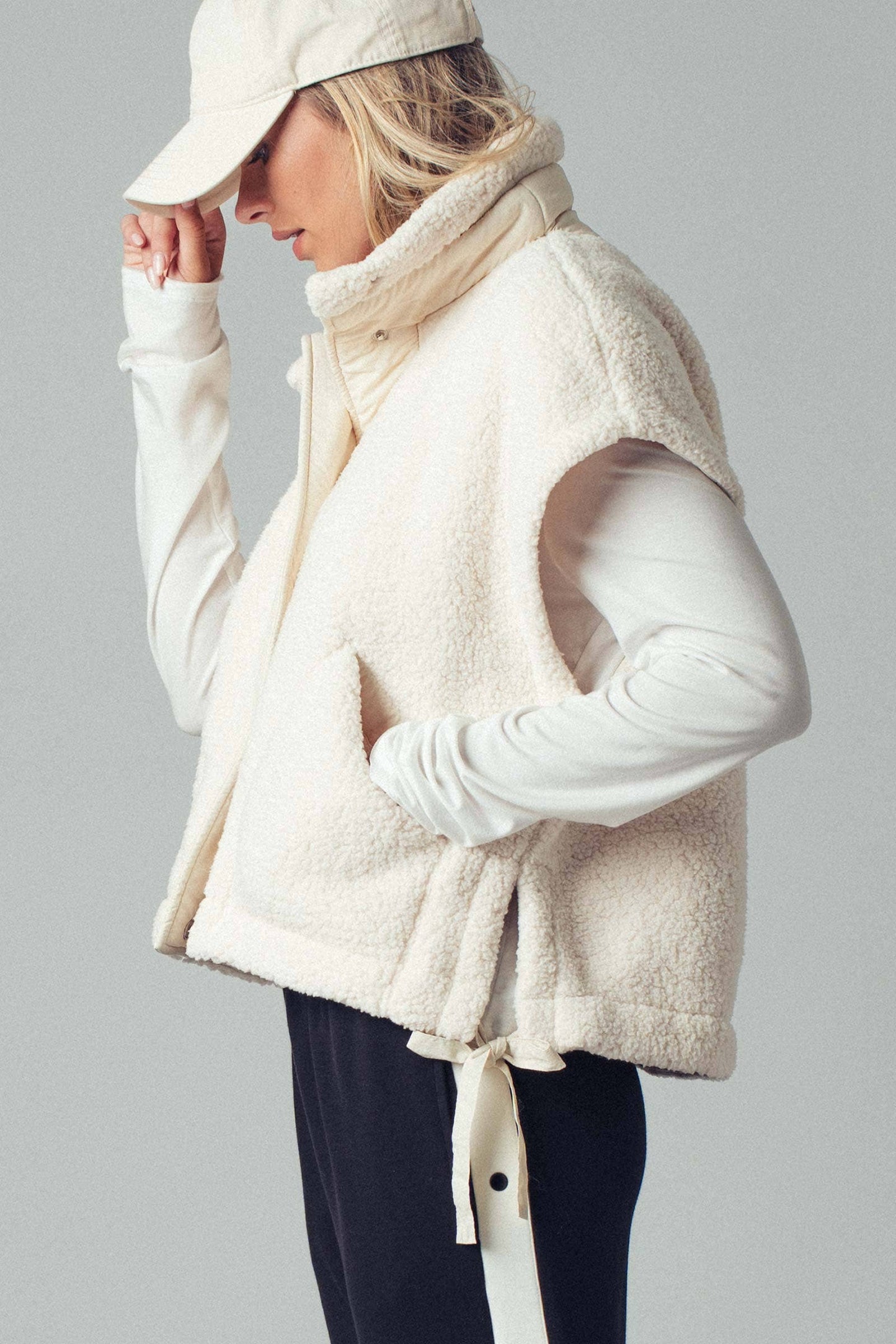 Quilted Collar Boxy Sherpa Vest: IVORY / S-2/M-2/L-2