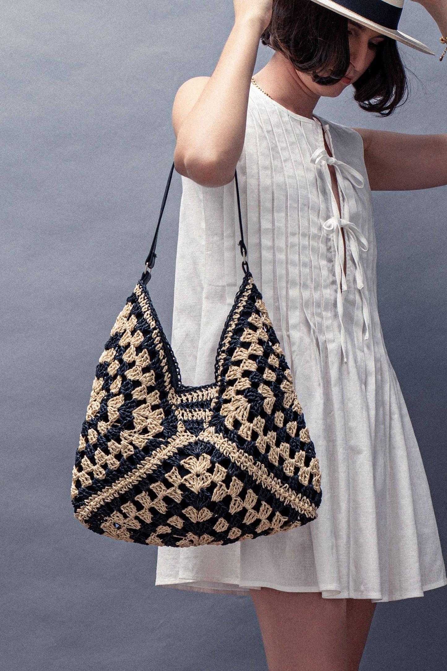 Diamond Pattern Crochet Hobo Bag with Leather Strap: BLACK