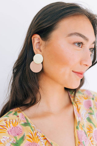 Sandy Metallic Circle Earrings