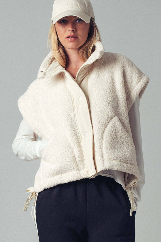 Quilted Collar Boxy Sherpa Vest: IVORY / S-2/M-2/L-2