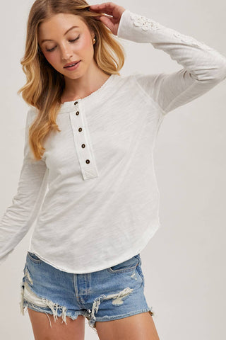 CROCHET PATCH SLEEVED HALF BUTTON ROUND NECK TOP: IVORY / S