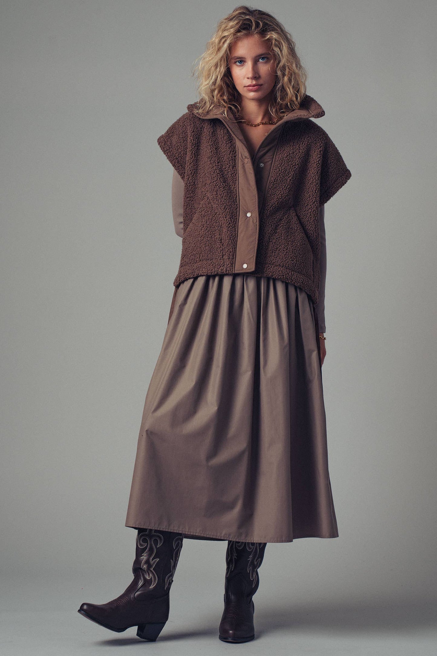 Quilted Collar Boxy Sherpa Vest: IVORY / S-2/M-2/L-2