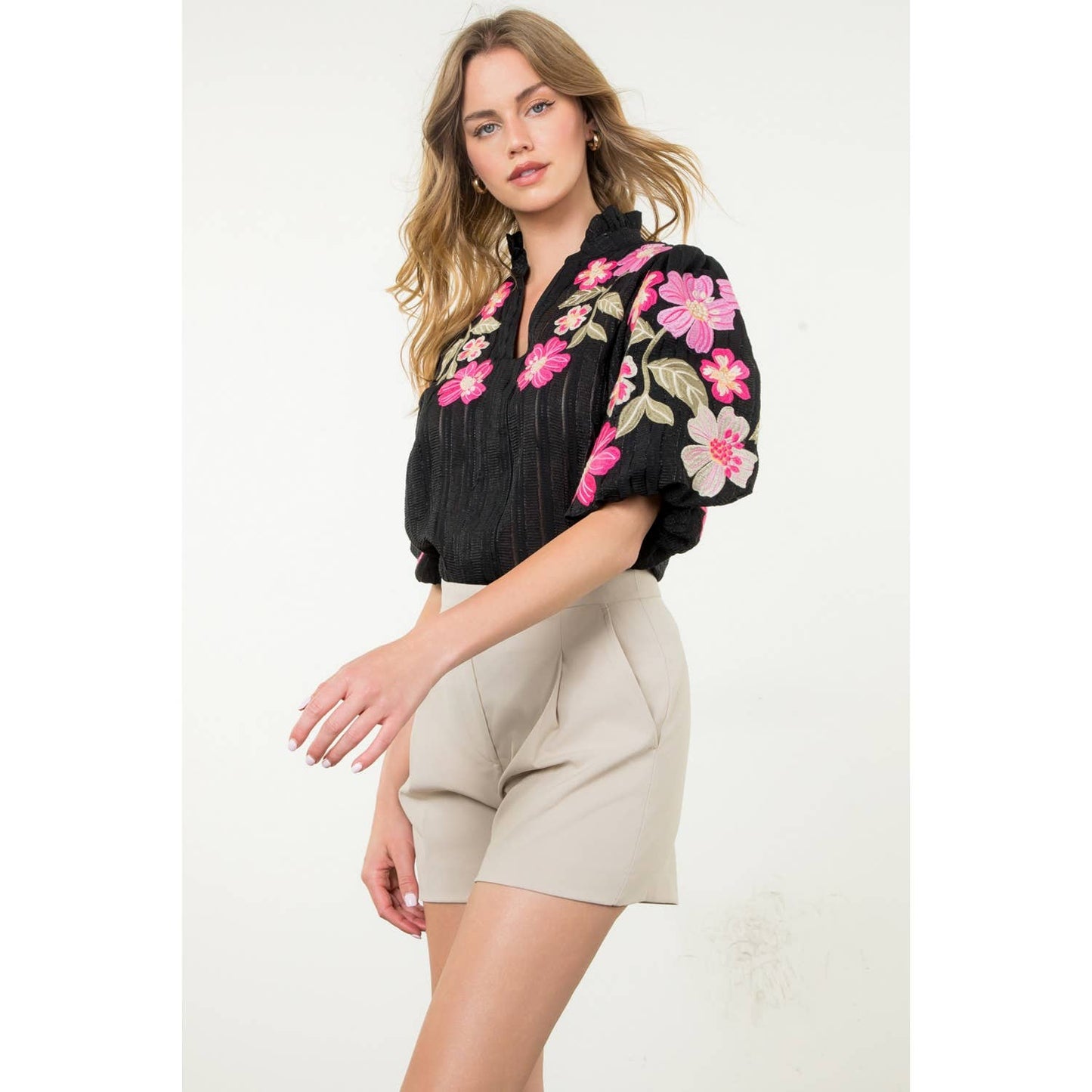 Embroidered Puff Sleeve Textured Top: BLACK