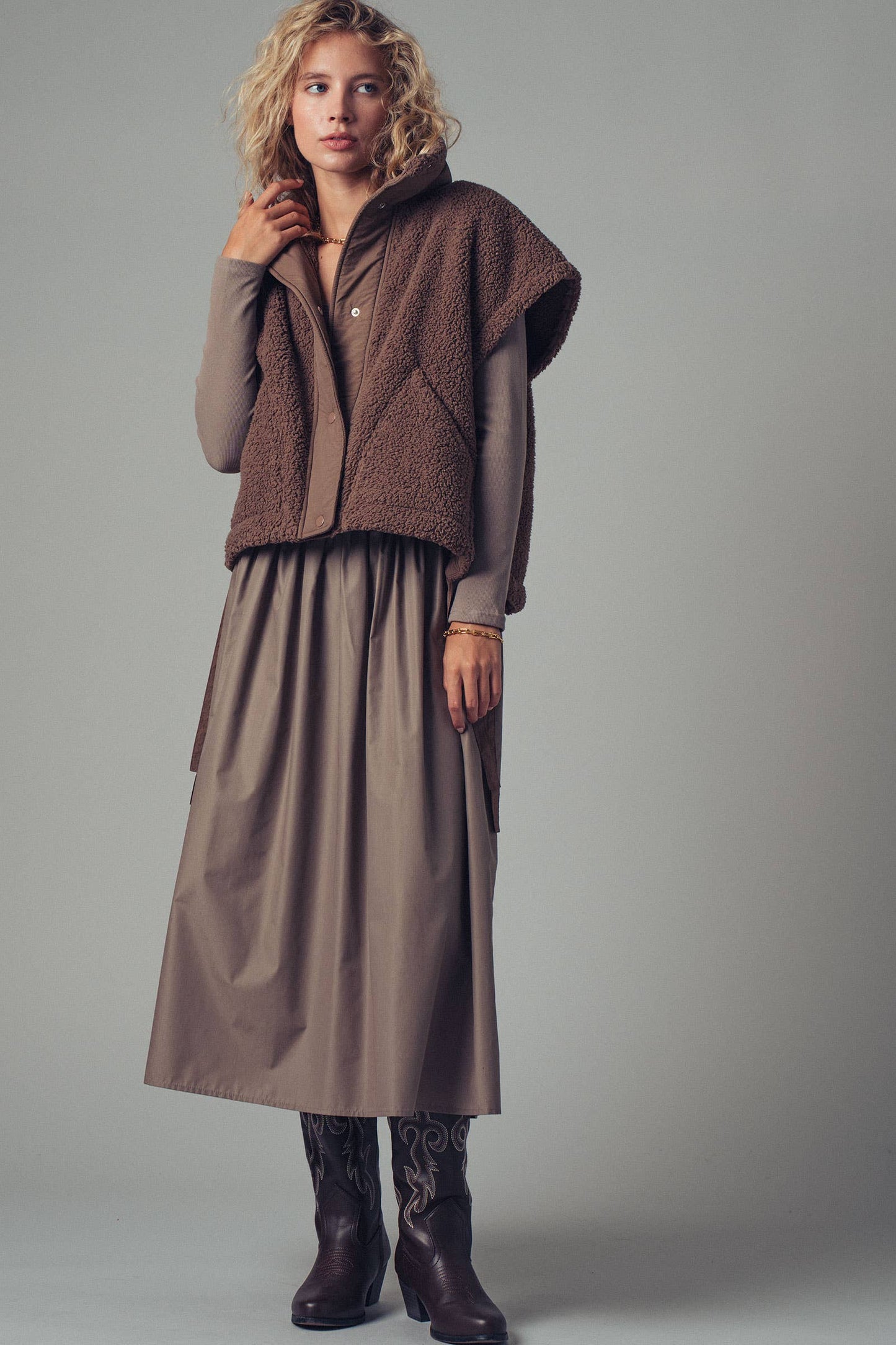 Quilted Collar Boxy Sherpa Vest: BROWN / S-2/M-2/L-2