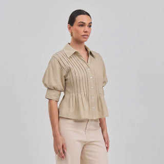 AT2805 Short sleeve pinktuck shirt: SAND / S