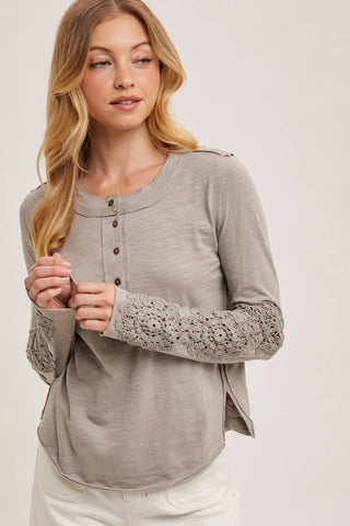CROCHET PATCH SLEEVED HALF BUTTON ROUND NECK TOP: IVORY / M