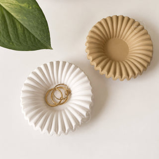 Fluted Ruffle Ring Holder Dish: Beige