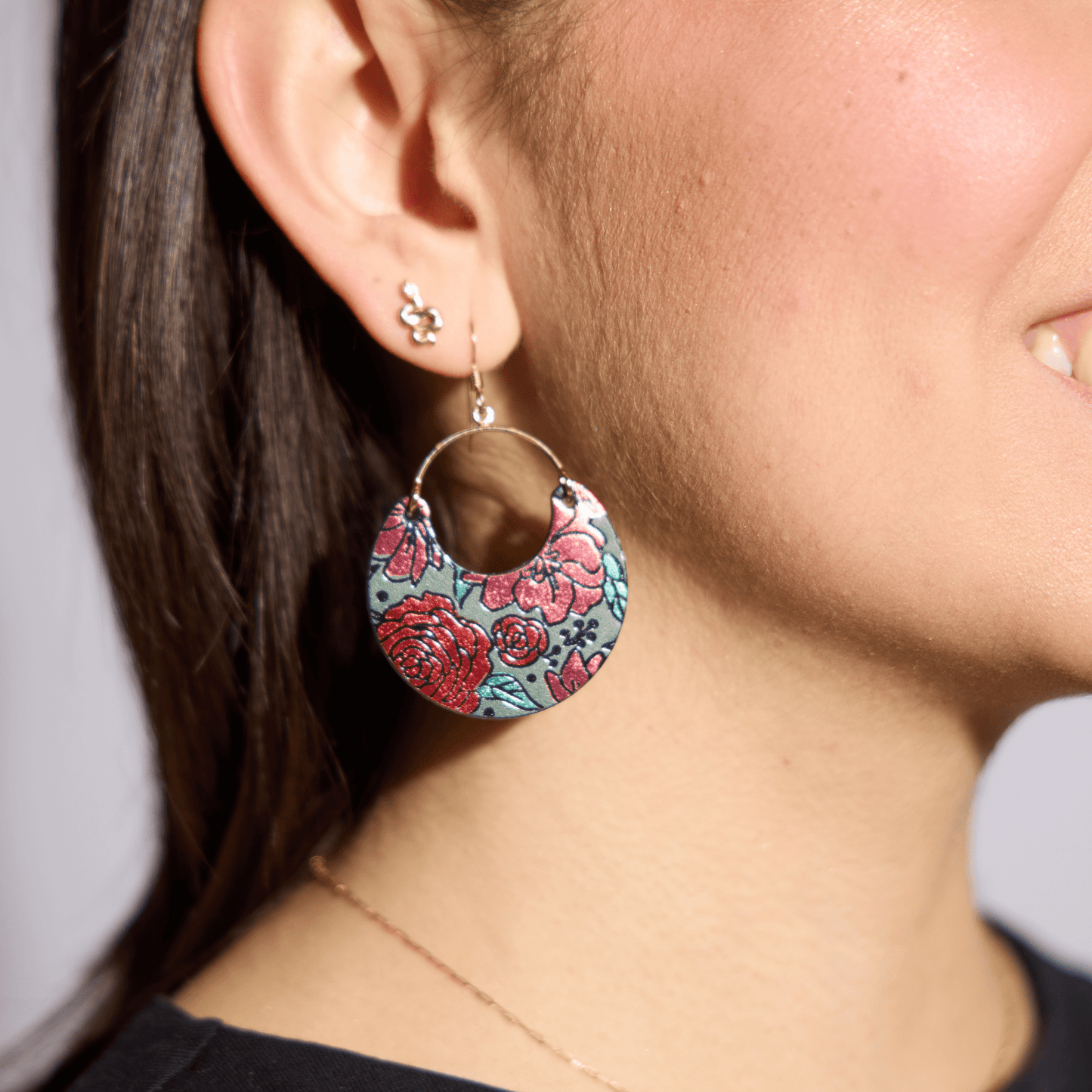 Red Midnight Floral Ninas: Gold