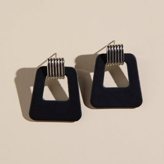 Black Avery Earrings: Gold