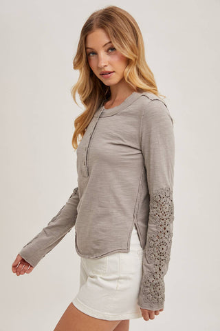 CROCHET PATCH SLEEVED HALF BUTTON ROUND NECK TOP: IVORY / S