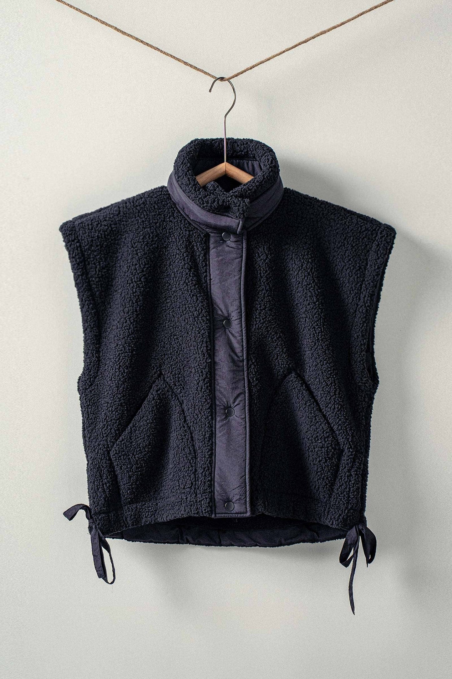Quilted Collar Boxy Sherpa Vest: IVORY / S-2/M-2/L-2