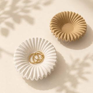Fluted Ruffle Ring Holder Dish: White