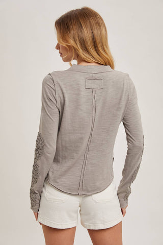 CROCHET PATCH SLEEVED HALF BUTTON ROUND NECK TOP: IVORY / S