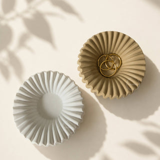 Fluted Ruffle Ring Holder Dish: White