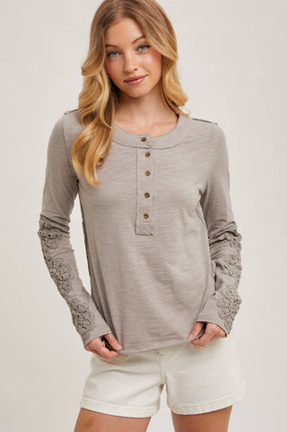 CROCHET PATCH SLEEVED HALF BUTTON ROUND NECK TOP: IVORY / L