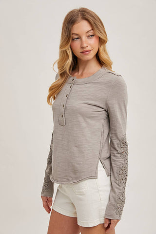 CROCHET PATCH SLEEVED HALF BUTTON ROUND NECK TOP: IVORY / L