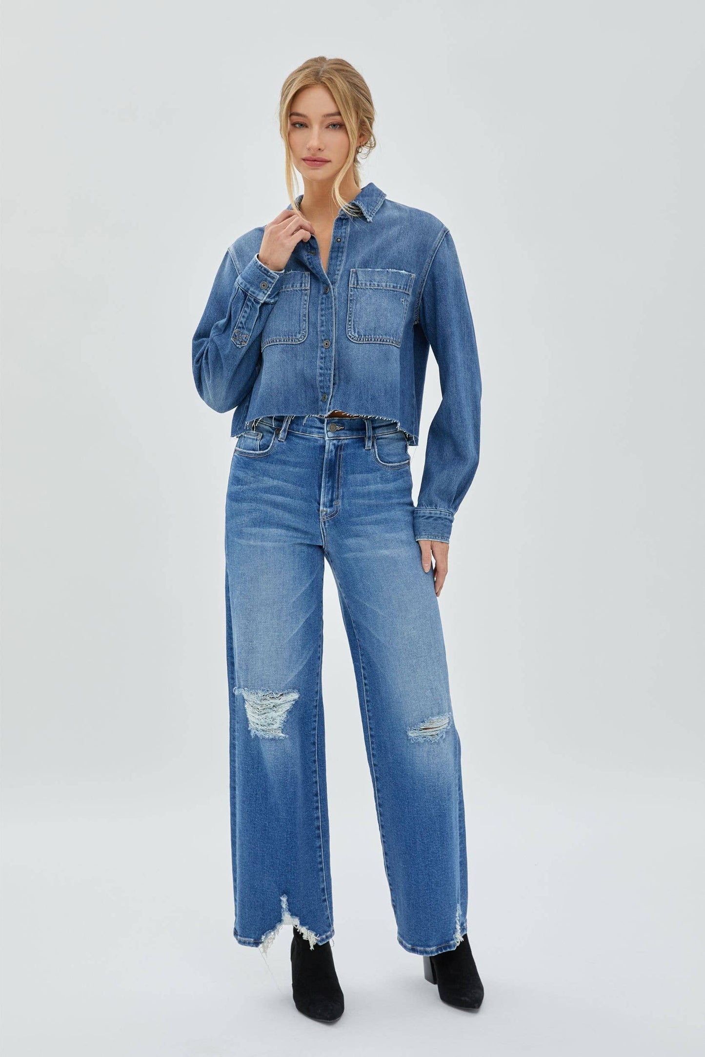 MEDIUM WASH CROPPED DENIM SHIRT: S