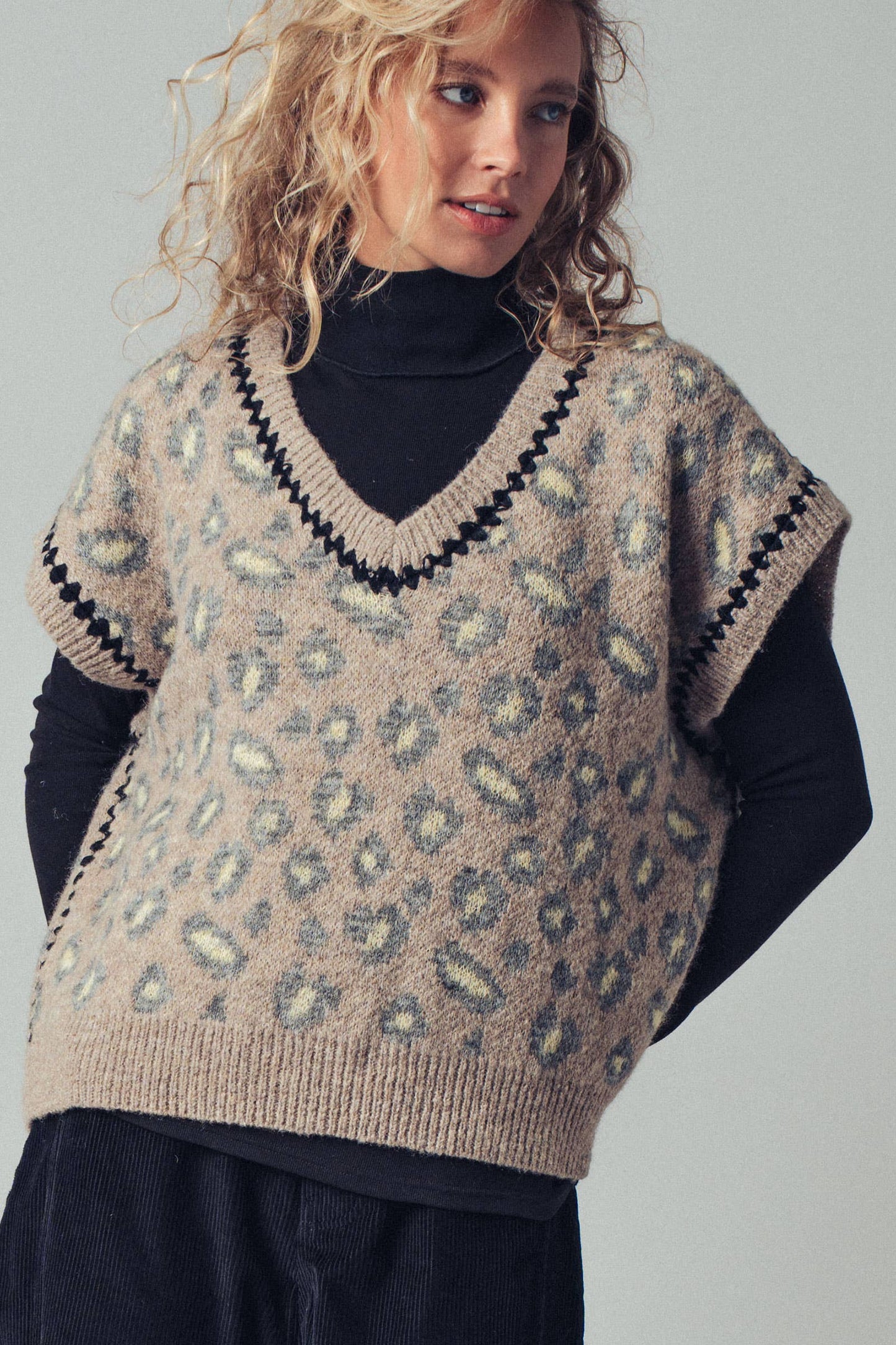 Leopard Crochet Trim Sweater Vest: LEOPARD / SM-ML:3-3