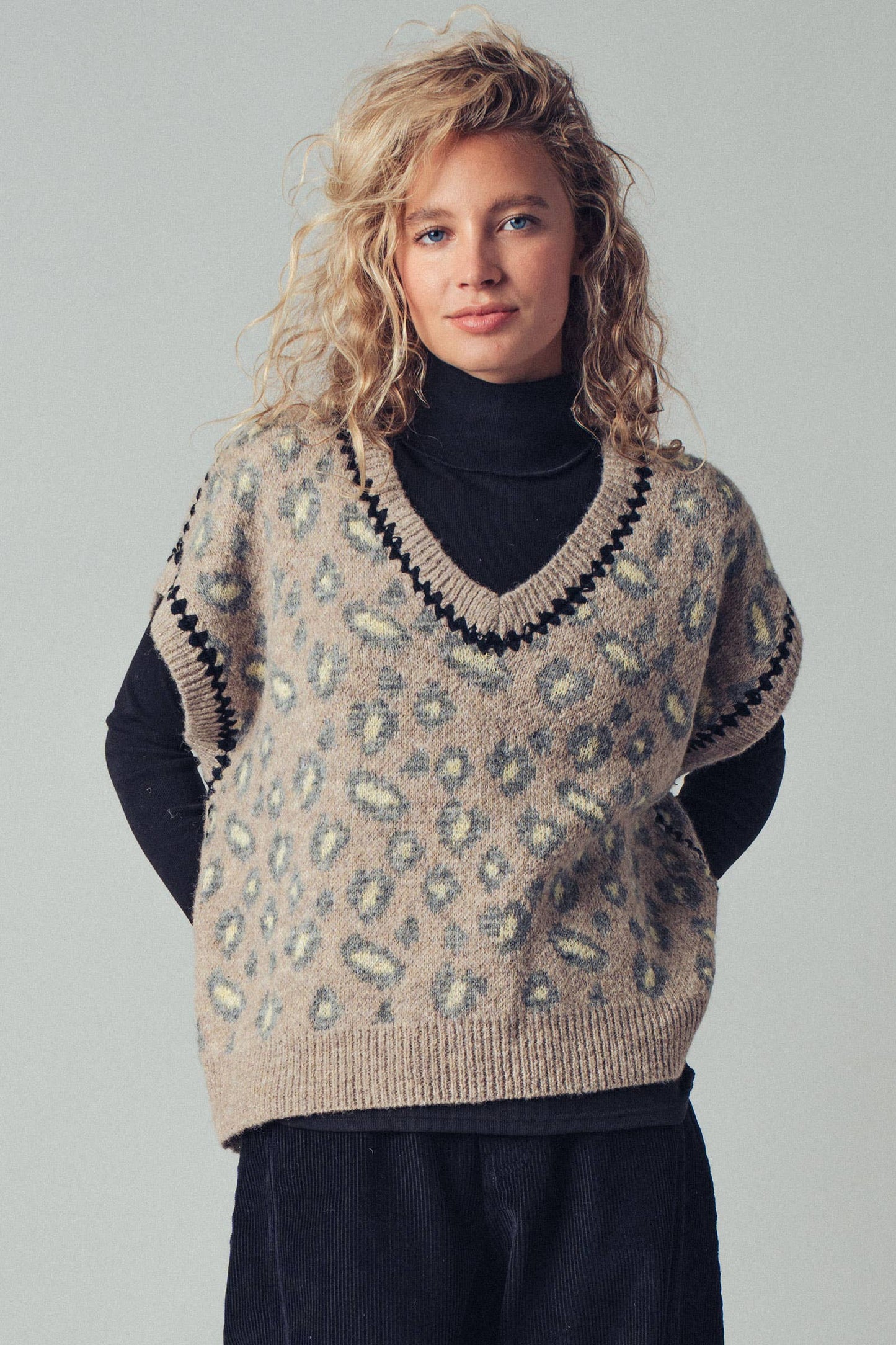 Leopard Crochet Trim Sweater Vest: LEOPARD / SM-ML:3-3