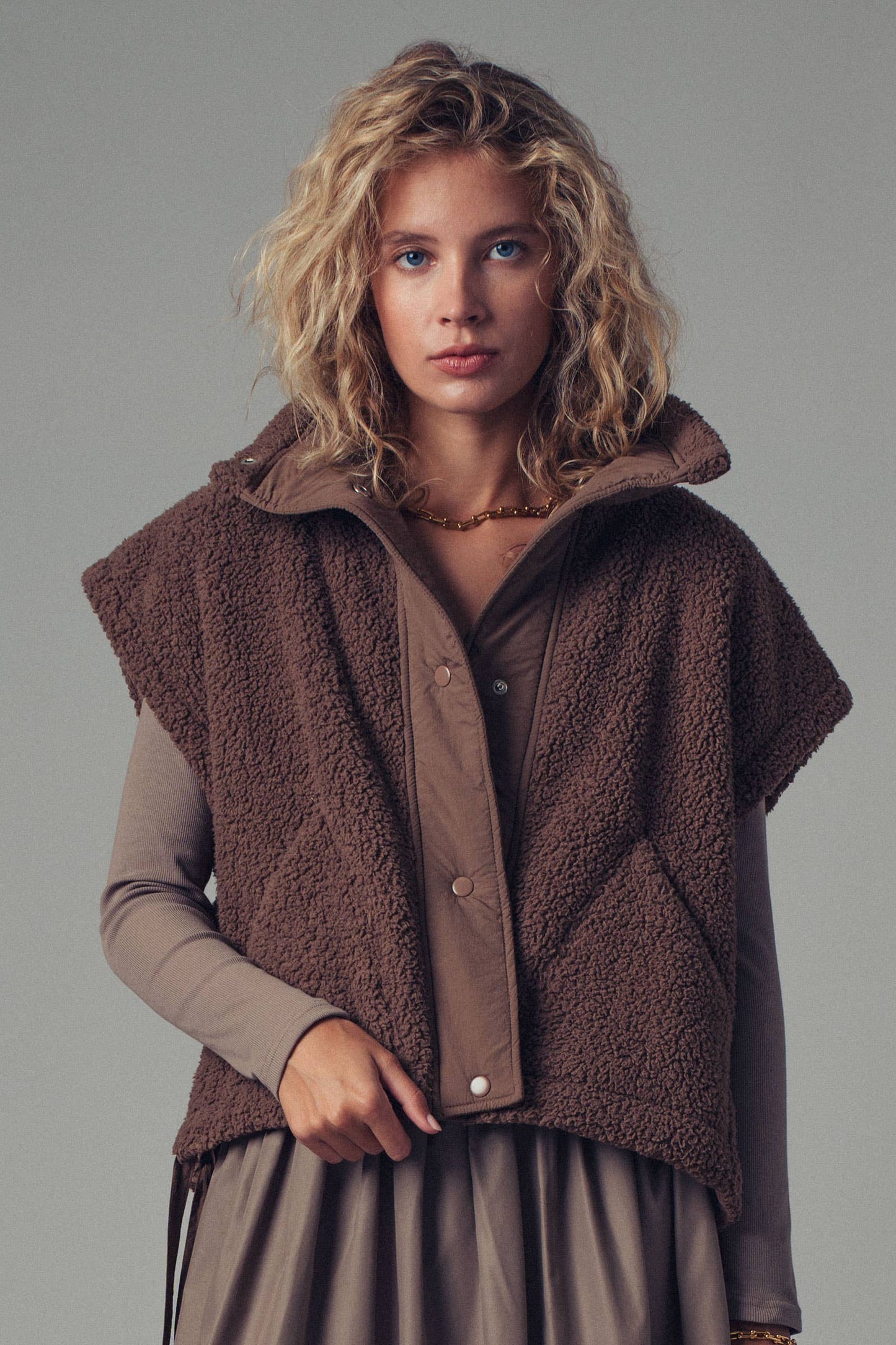Quilted Collar Boxy Sherpa Vest: IVORY / S-2/M-2/L-2