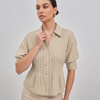 AT2805 Short sleeve pinktuck shirt: SAND / L