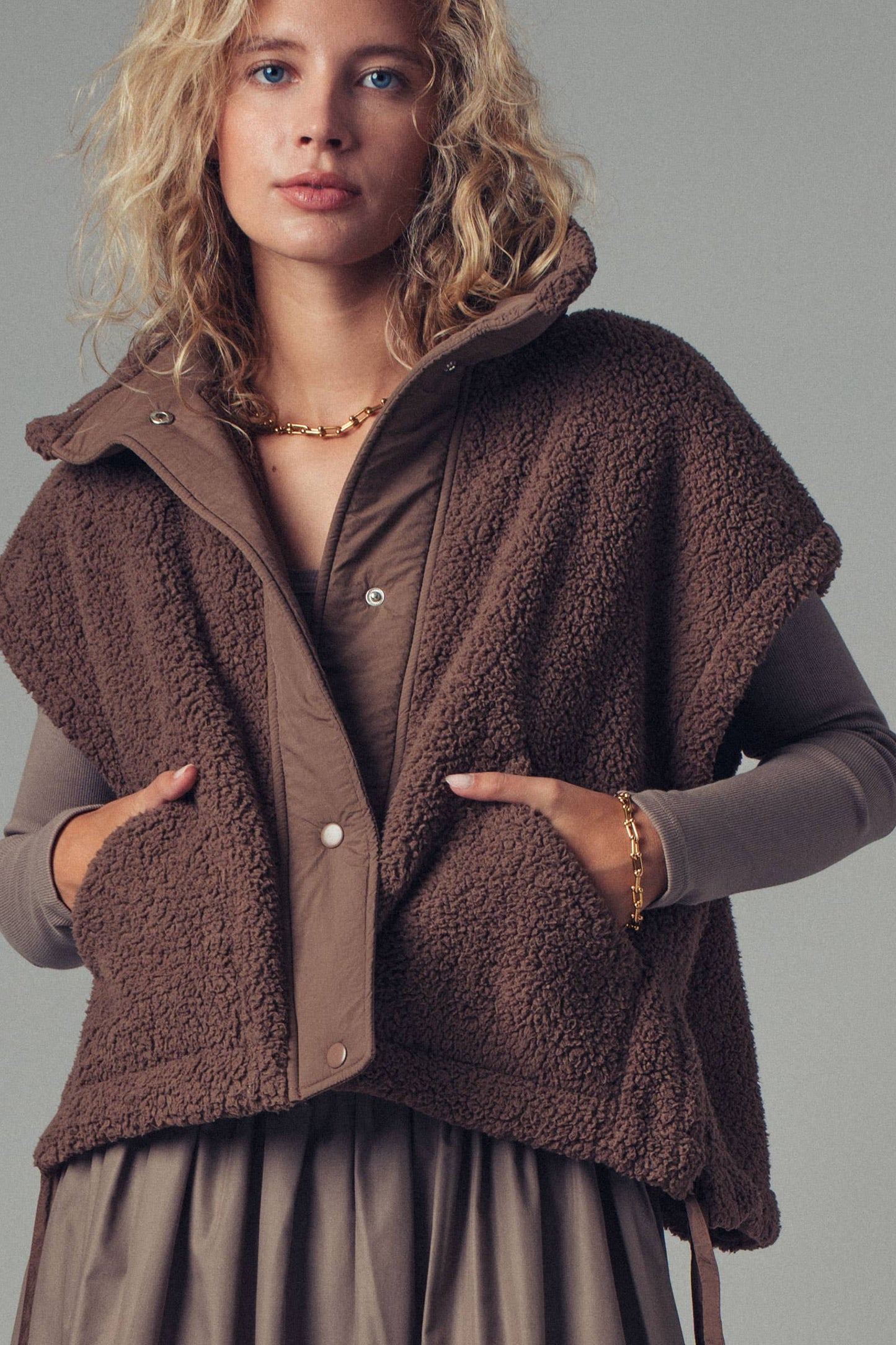 Quilted Collar Boxy Sherpa Vest: IVORY / S-2/M-2/L-2