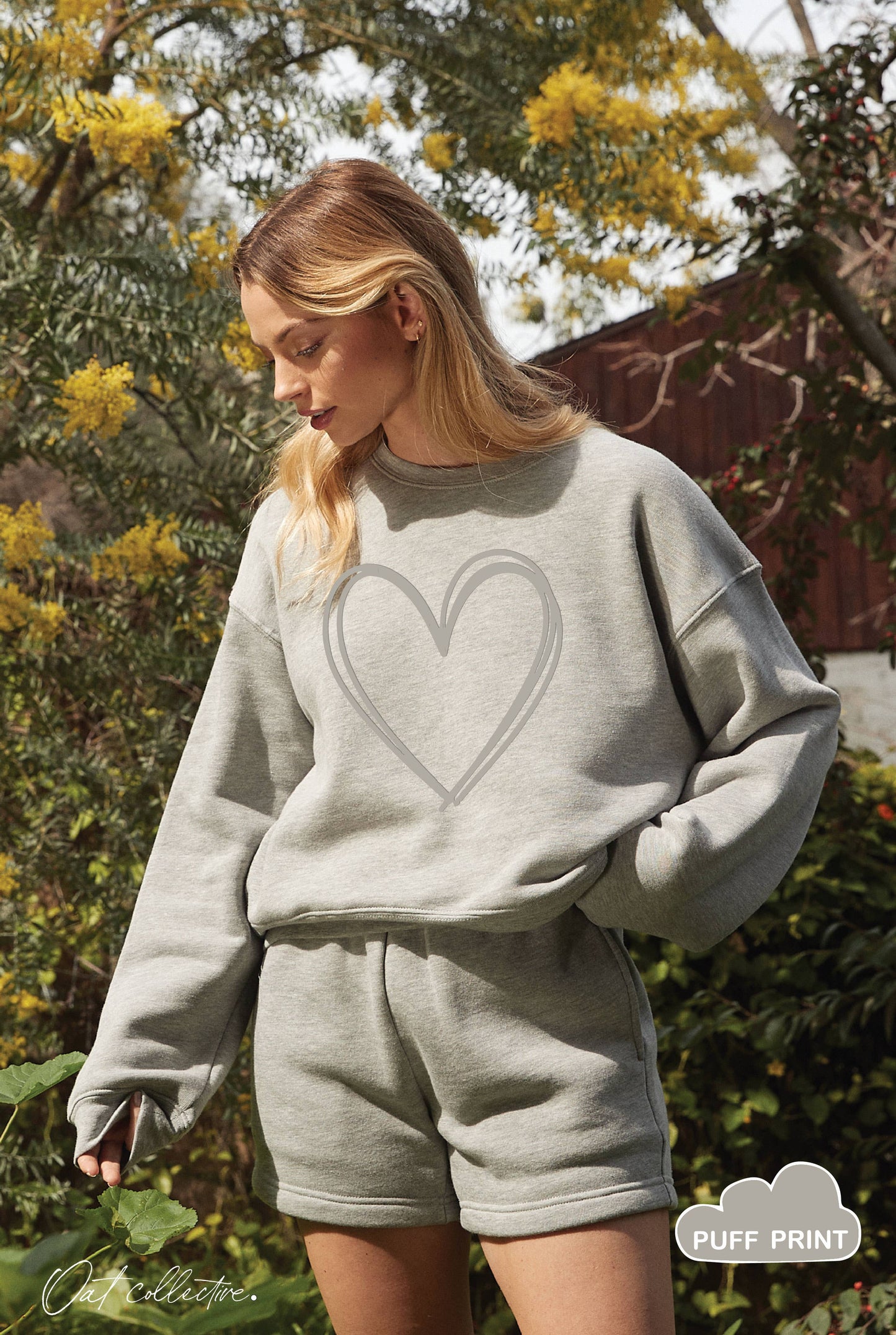 HEART PUFF Mid Graphic Sweatshirt : Black / M