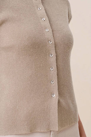 AT3135 Button mockneck short sleeve knit top: BLACK / M